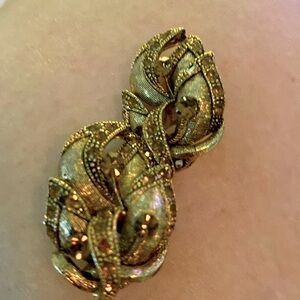 Rhinestone Leaf Clipped Earrings Pad (OS)